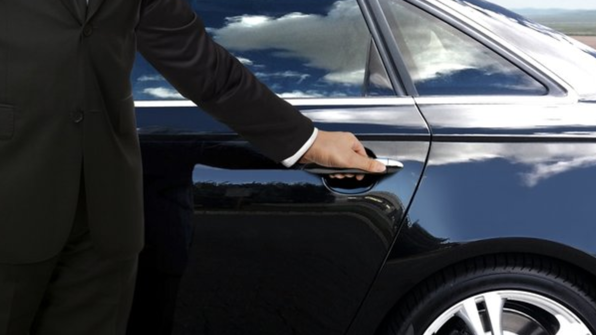 Luxury Limo Service in Denver Comfortable and Reliable Airport Transfers